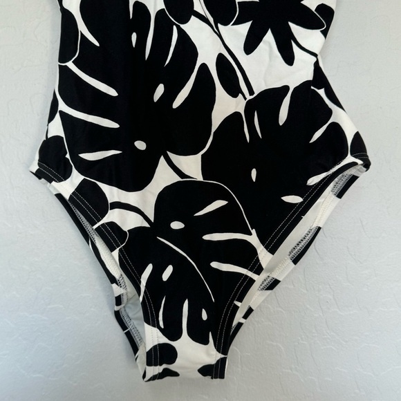 Kate Spade Shoulder Bow Tie V-Neck One Piece Swimsuit size XS - Picture 3 of 9